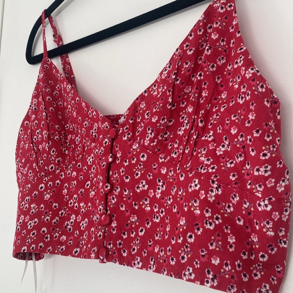 Princess Polly Red Floral Cropped Tank Top - Picture 7 of 8